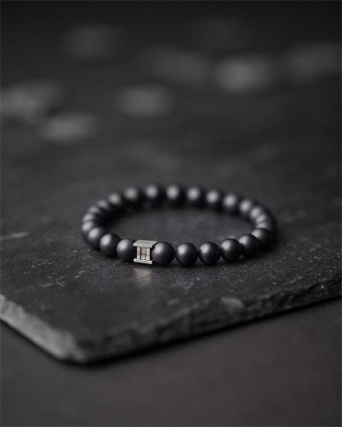 Armband mit 8 mm mattem Achatstein - Deep Mat Black